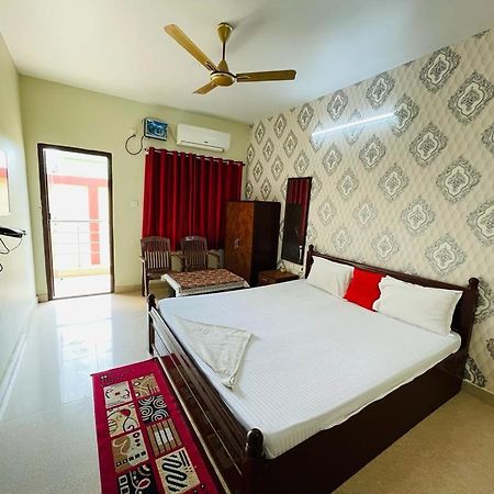 Hotel Lovely Star Inn ! Пури Екстериор снимка