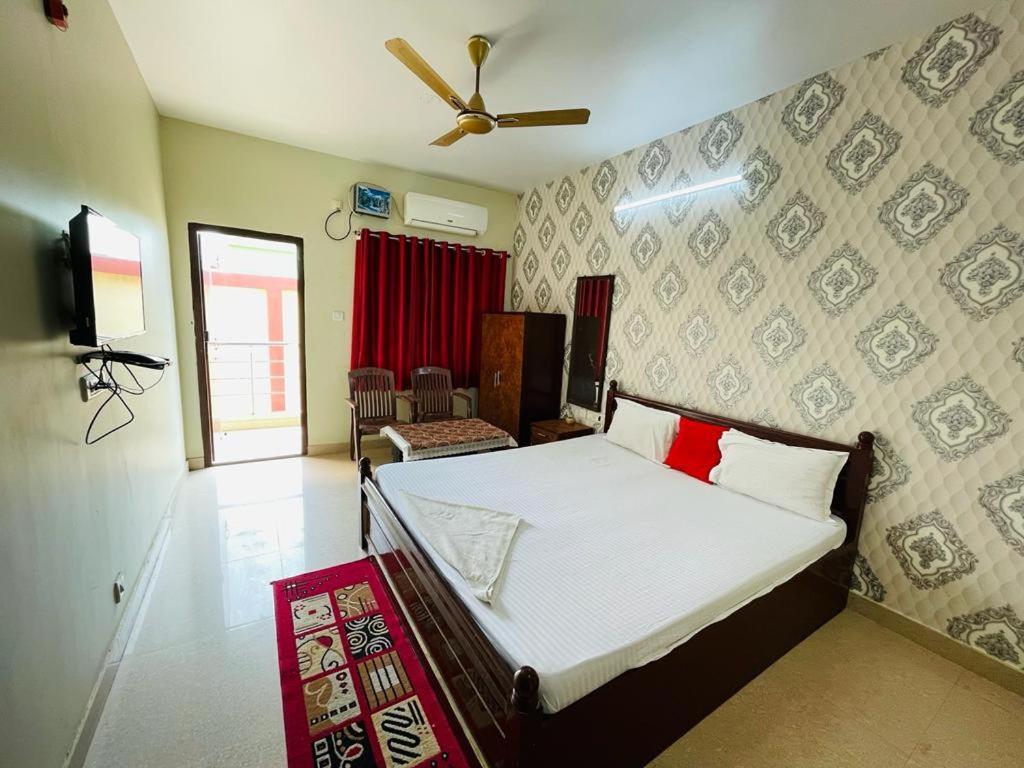 Hotel Lovely Star Inn ! Пури Екстериор снимка